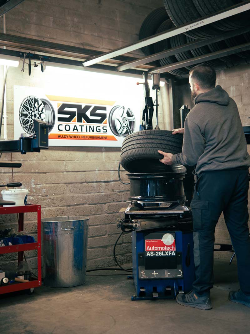 DSC_1735 SKS Coating staff fixing wheel tire